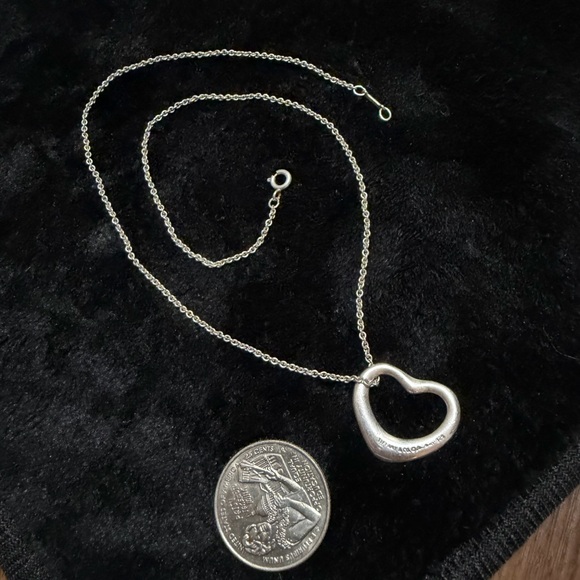 AUTHENTIC Vintage Tiffany&CO Elsa Heart Necklace - Picture 3 of 13
